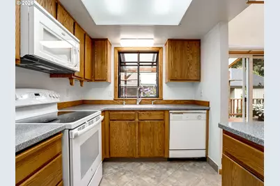 10852 SW 65th Ave, Portland, OR 97219 - Photo 9