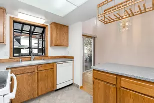 10852 SW 65th Ave, Portland, OR 97219 - Photo 7