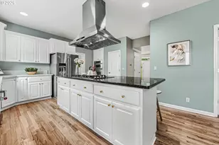 9028 NW Benson St, Portland, OR 97229 - Photo 11