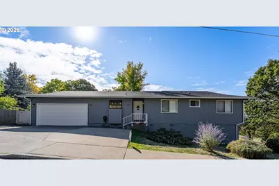 1093 NE Hillcrest Dr, Grants Pass, OR 97526 - Photo 1