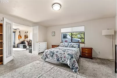 1093 NE Hillcrest Dr, Grants Pass, OR 97526 - Photo 15