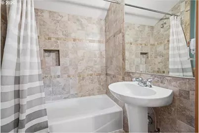 7043 SE Clinton St, Portland, OR 97206 - Photo 25