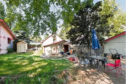 828 NW Florida Ave, Bend, OR 97703 - Photo 33