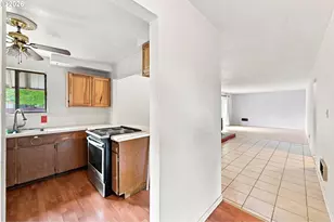 828 NW Florida Ave, Bend, OR 97703 - Photo 9