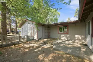 828 NW Florida Ave, Bend, OR 97703 - Photo 1