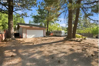 828 NW Florida Ave, Bend, OR 97703 - Photo 3