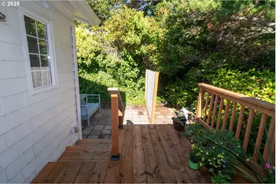 125 W 11th St, Florence, OR 97439 - Photo 37