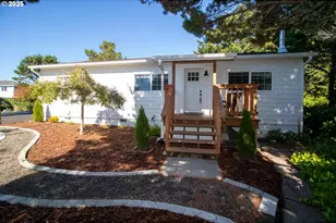 125 W 11th St, Florence, OR 97439 - Photo 33