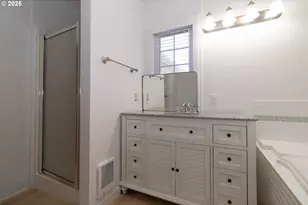 125 W 11th St, Florence, OR 97439 - Photo 21