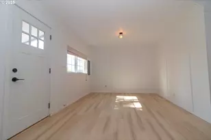 125 W 11th St, Florence, OR 97439 - Photo 3