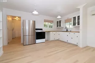 125 W 11th St, Florence, OR 97439 - Photo 11