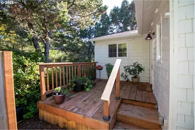 125 W 11th St, Florence, OR 97439 - Photo 35