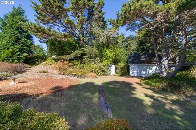 125 W 11th St, Florence, OR 97439 - Photo 43