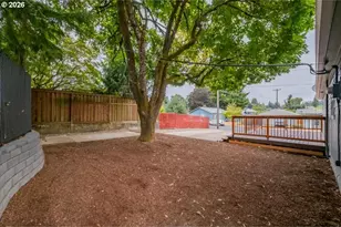 1009 SE 113th Ave, Portland, OR 97216 - Photo 35