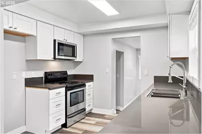1009 SE 113th Ave, Portland, OR 97216 - Photo 11