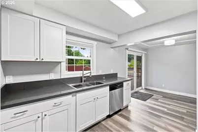 1009 SE 113th Ave, Portland, OR 97216 - Photo 13