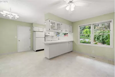 7530 SW Cherry Dr, Portland, OR 97223 - Photo 3
