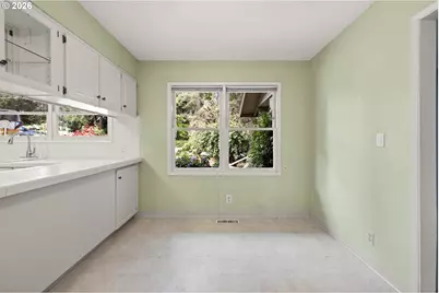 7530 SW Cherry Dr, Portland, OR 97223 - Photo 5
