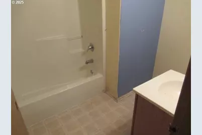 341 SW Madison St, Sheridan, OR 97378 - Photo 3