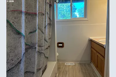 16800 SE Ivon St, Portland, OR 97236 - Photo 15