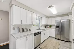 381 Marion Ln, Eugene, OR 97404 - Photo 9