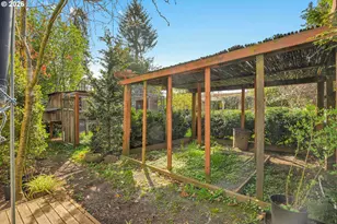 12030 NE Russell St, Portland, OR 97220 - Photo 21
