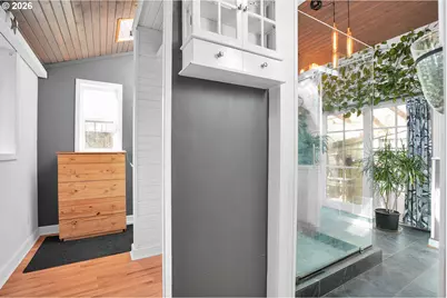 12030 NE Russell St, Portland, OR 97220 - Photo 11