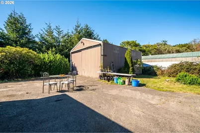 775 10th St SE, Bandon, OR 97411 - Photo 35
