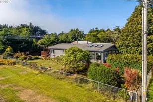 775 10th St SE, Bandon, OR 97411 - Photo 1