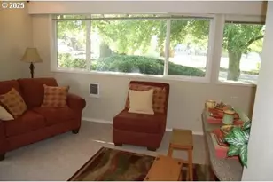 2064 W 17th Ave, Eugene, OR 97402 - Photo 3