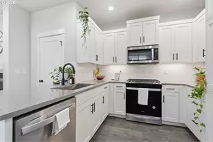 8165 SE Vermont St, Hillsboro, OR 97123 - Photo 9