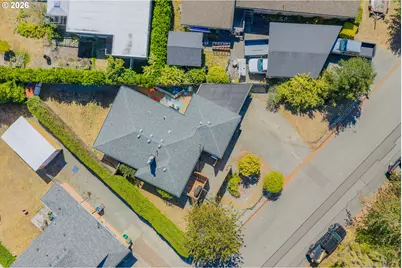 2157 Myrtle Ave, Coos Bay, OR 97420 - Photo 3
