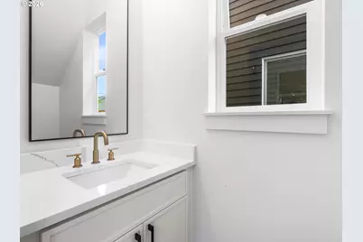 6605 N Seneca St, Portland, OR 97203 - Photo 9