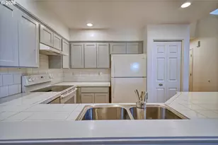 35457 Oakwood Dr, Saint Helens, OR 97051 - Photo 9