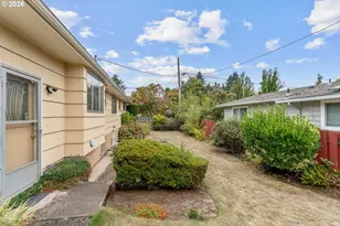 1136 SE 146th Ave, Portland, OR 97233 - Photo 29