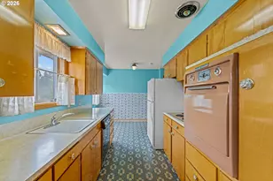 1136 SE 146th Ave, Portland, OR 97233 - Photo 9