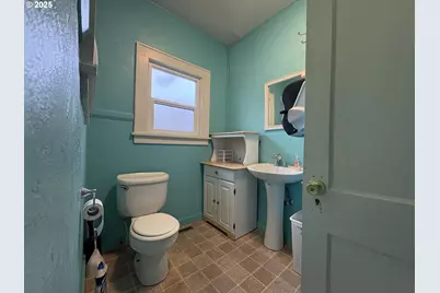 960/970 W 7th Ave, Eugene, OR 97402 - Photo 9