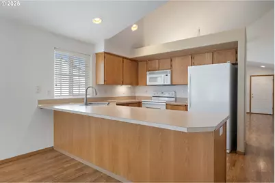 9405 SW Buckingham Pl, Beaverton, OR 97007 - Photo 9