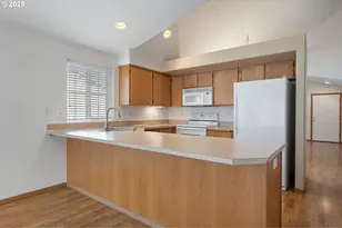 9405 SW Buckingham Pl, Beaverton, OR 97007 - Photo 9