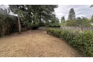 894 E 35th Ave, Eugene, OR 97405 - Photo 23