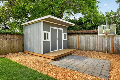 2006 NE Liberty St, Portland, OR 97211 - Photo 43