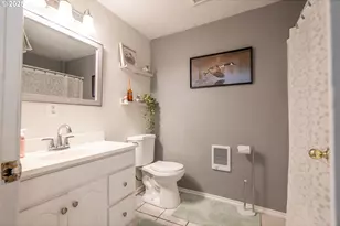 2440 NE Vallejo St, Salem, OR 97301 - Photo 9