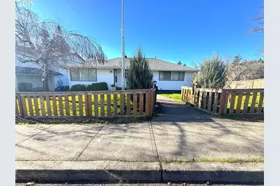 18303 Portland Ave, Gladstone, OR 97027 - Photo 1