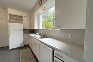 560 N 10th St, Coos Bay, OR 97420 - Photo 13