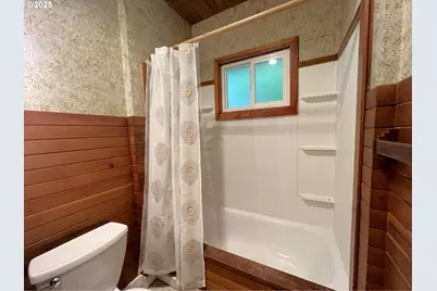 560 N 10th St, Coos Bay, OR 97420 - Photo 19