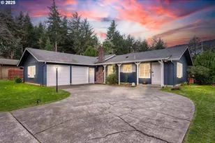 885 Oakway Dr, Coos Bay, OR 97420 - Photo 1