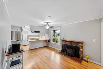 885 Oakway Dr, Coos Bay, OR 97420 - Photo 15