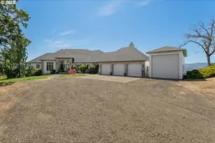 282 Redtail Ridge Ln, Roseburg, OR 97471 - Photo 3