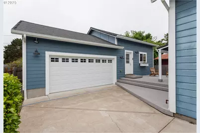 1640 17th St, Florence, OR 97439 - Photo 29