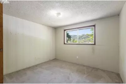 4545 Ridenour St, Roseburg, OR 97470 - Photo 5